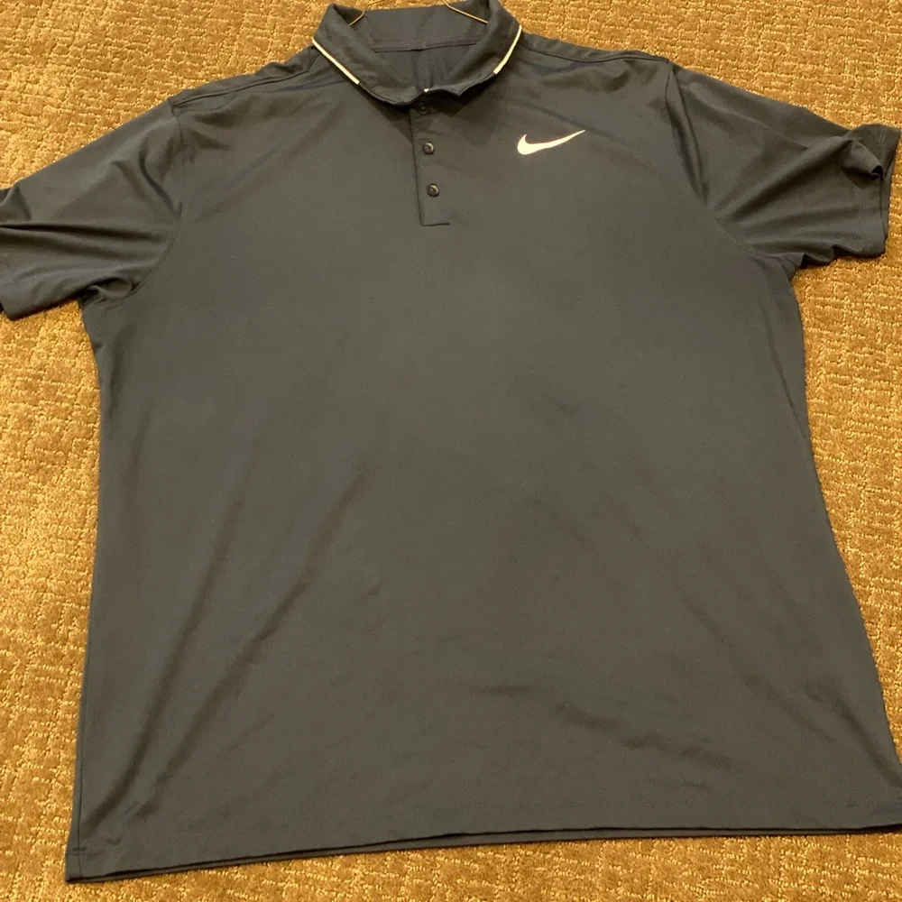 Nike Men’s Navy Golf Polo - Picture 1 of 4